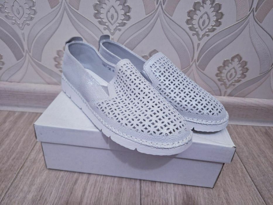 Продам три пакета женской одежды