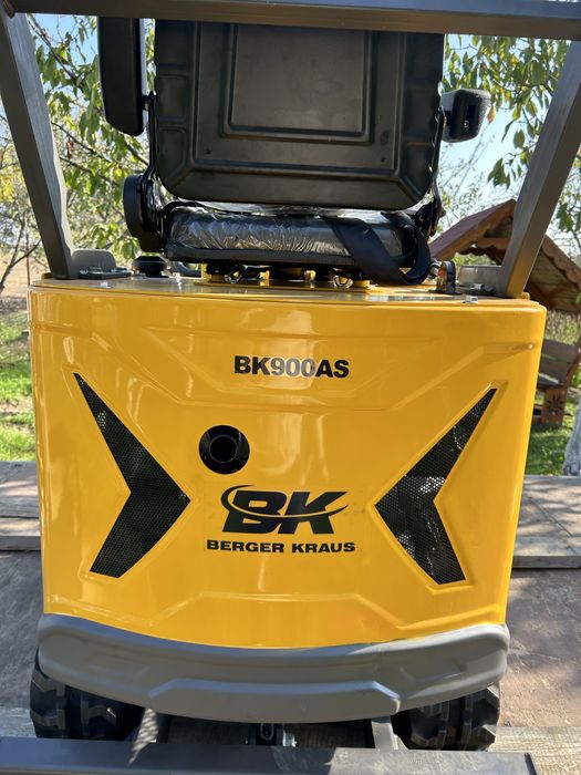 Miniexcavatorul Berger Kraus 900 AS