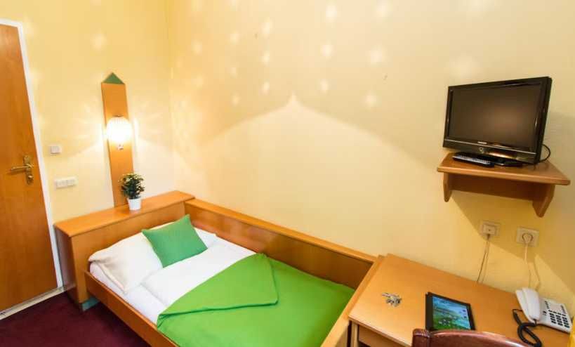 Дава се под наем Тристаен апартамент в Пловдив, Център - 72 кв.м за 188.7 € - Снимка #2