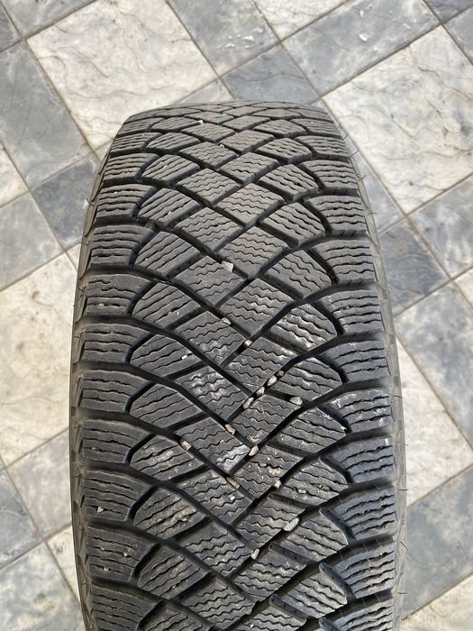 Продам резину 205 55 R17.