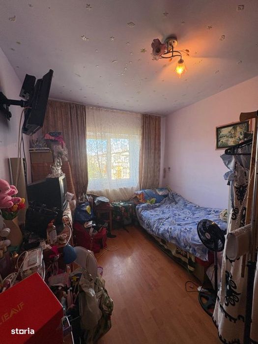 Apartament 3 camere, 64 mp utili, etaj 4/4 – acoperis , orientare ve