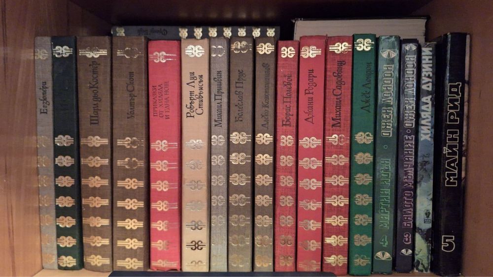 Колекция от стари книги – продават се накуп
