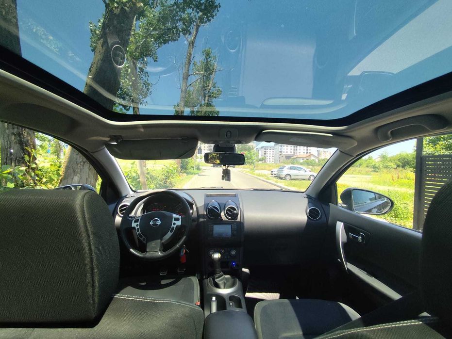 Vand Nissan Qashqai, 1.6 benzina, 114 cp, manual 5+1, panoramic