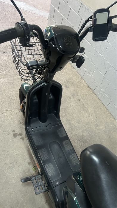 Yaxshi holatdagi elektr skuter.