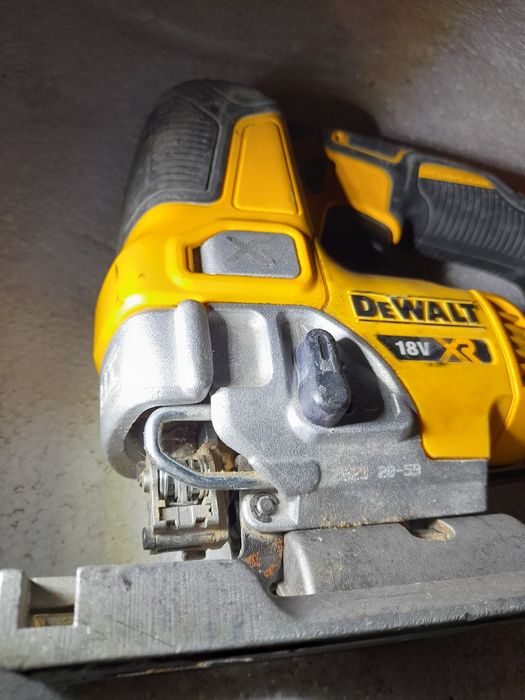 Devalt pendularbrushles dcs334