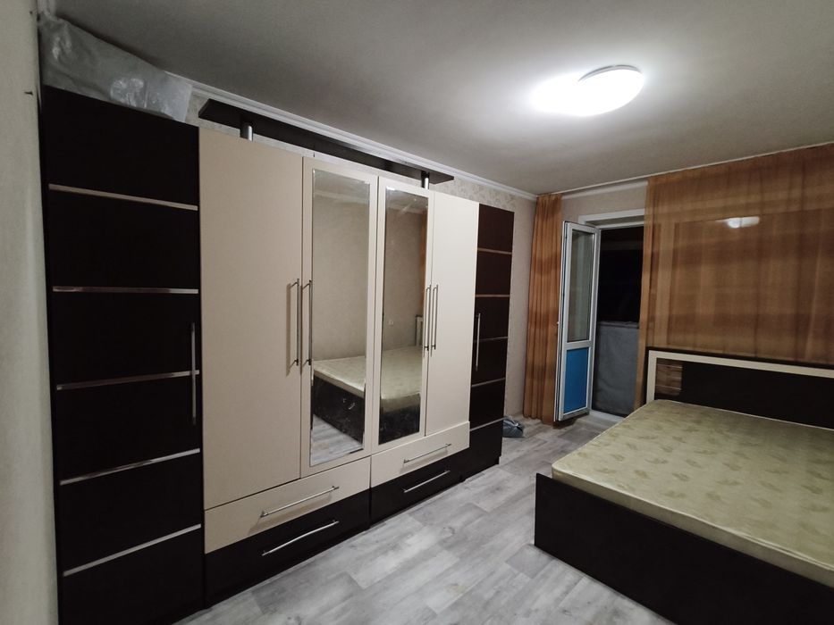 Продам спальный гарнитур