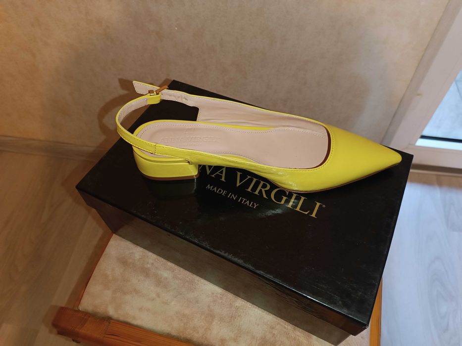 Продаются женские туфли