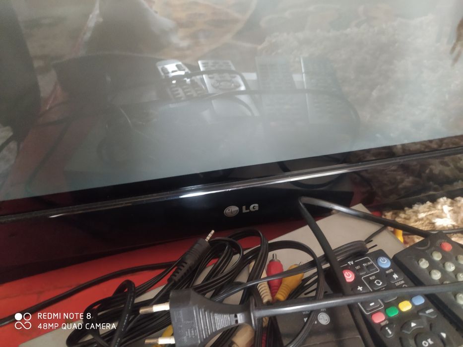 Телевизор LG старенький