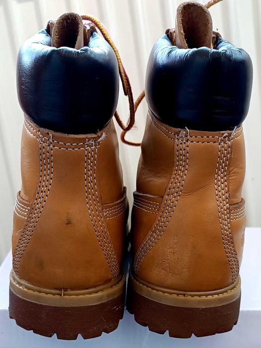Bocanci damă impermeabili marca ,,TIMBERLAND,, măr. 38 din piele nabuc