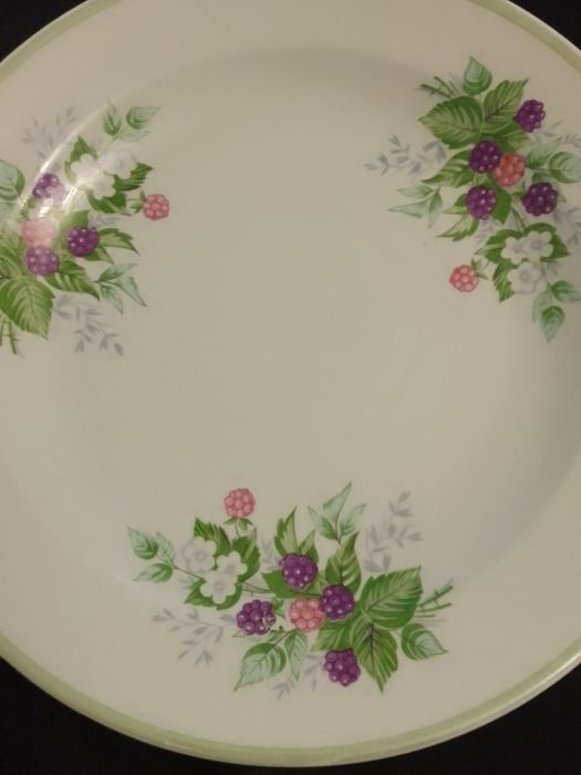 Посуда фарфоровая,  разная