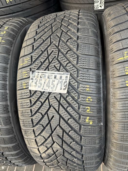 235/45/19  pirelli 2023/2024 mixte