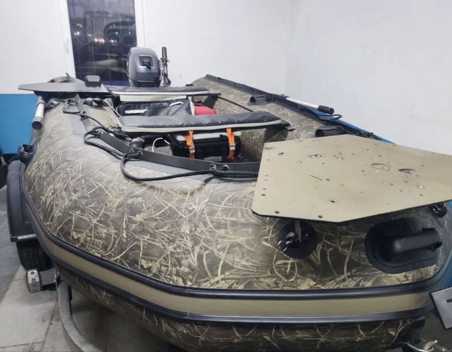 Лодка с мотором