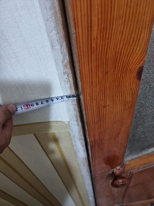 Двери 2 штуки с косяками