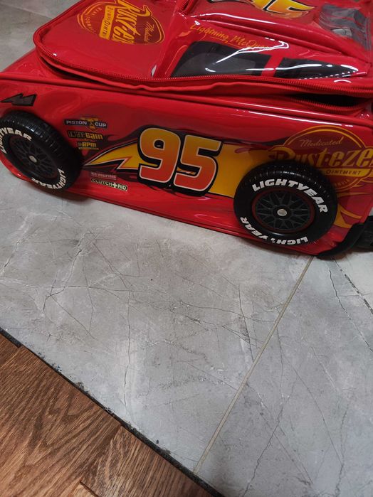 Детски куфар Маккуийн + подарък шапка FERRARI