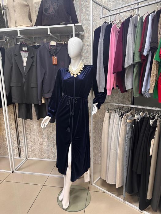 Продам манекен, зеркало, диванчик, стойки