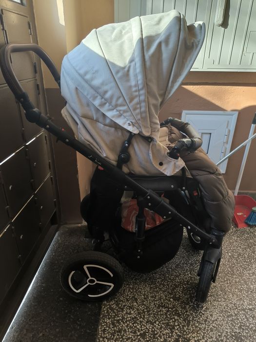 Детска количка  .