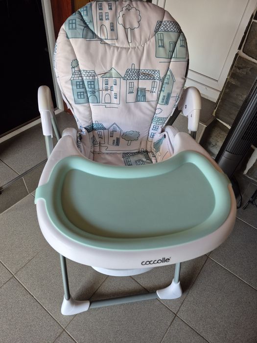 Scaun de masa baietel/fetita in stare foarte buna , cu centuri .