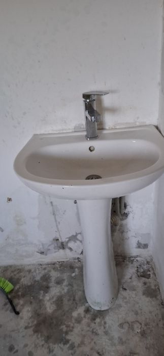 Продам раковину тюльпан б/у