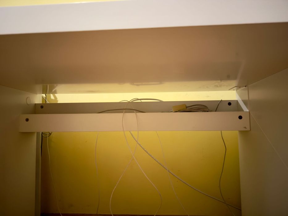 Birou alb Malm Ikea