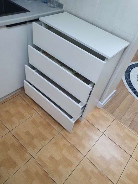 Тумба для вещей в белом цвете