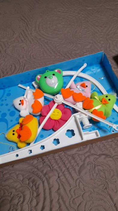 Музикална въртележка за легло