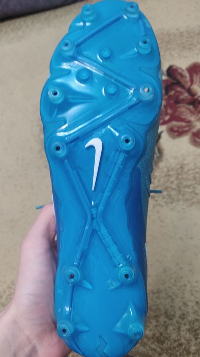 Продам бутсы футбольные Nike Phantom Luna