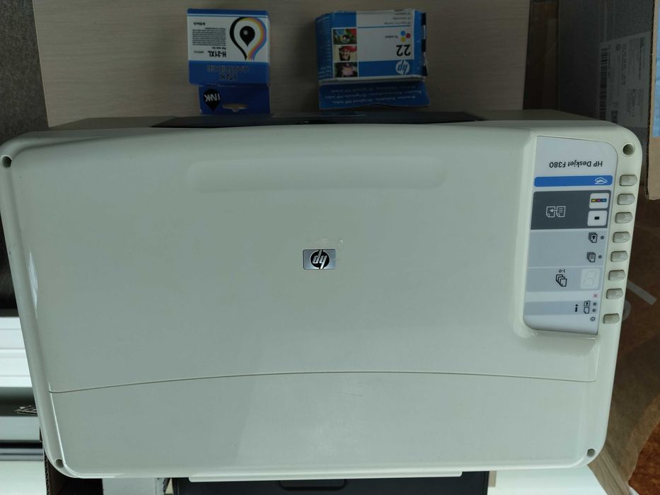 Imprimantă HP F380 în stare bună + 2 carușe NOI (Negru+Color)
