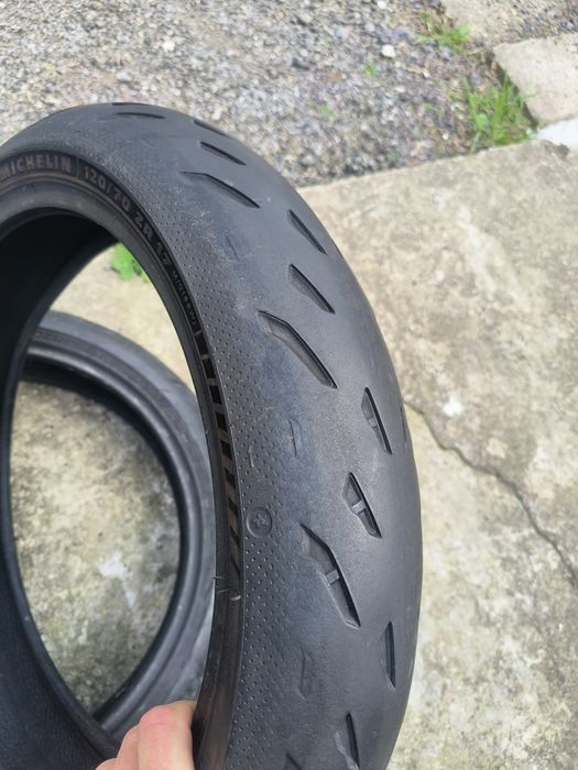 Michelin Power 5.  120/70/17.
Dot 0722. Добро състояни