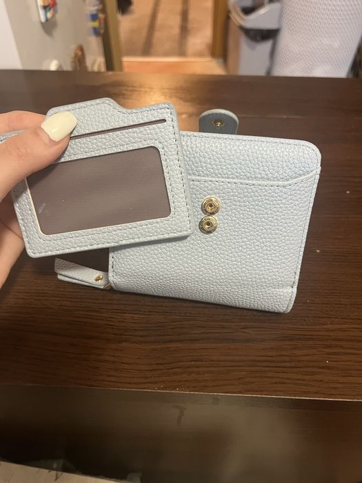 Портмоне в бебешко син цвят