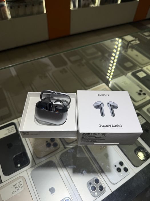 Samsung Buds 3    .