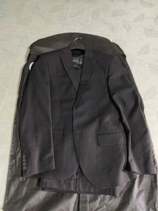 Продам костюмы мужские