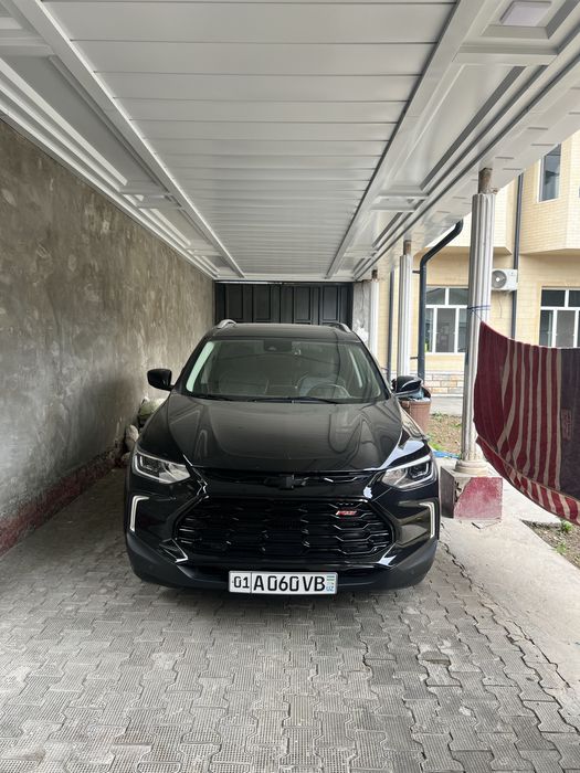 Tracker Premier 2 sotiladi.