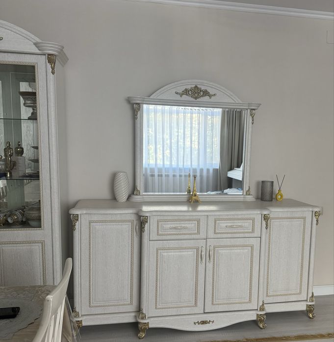 Гостиная мебель которая состоит из 3х комплекта