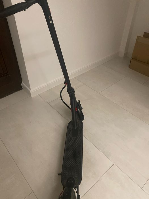 Vind trotineta electrica JHR. Merge cu 35 km.