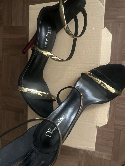 Sandale cu toc aurii superbe