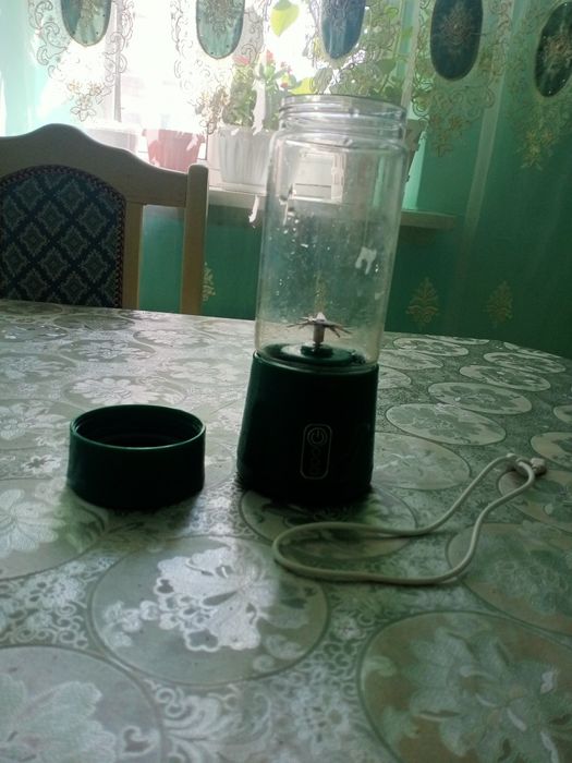 Продам блендер бутылку
