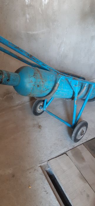 Кислородный баллон с тележкой