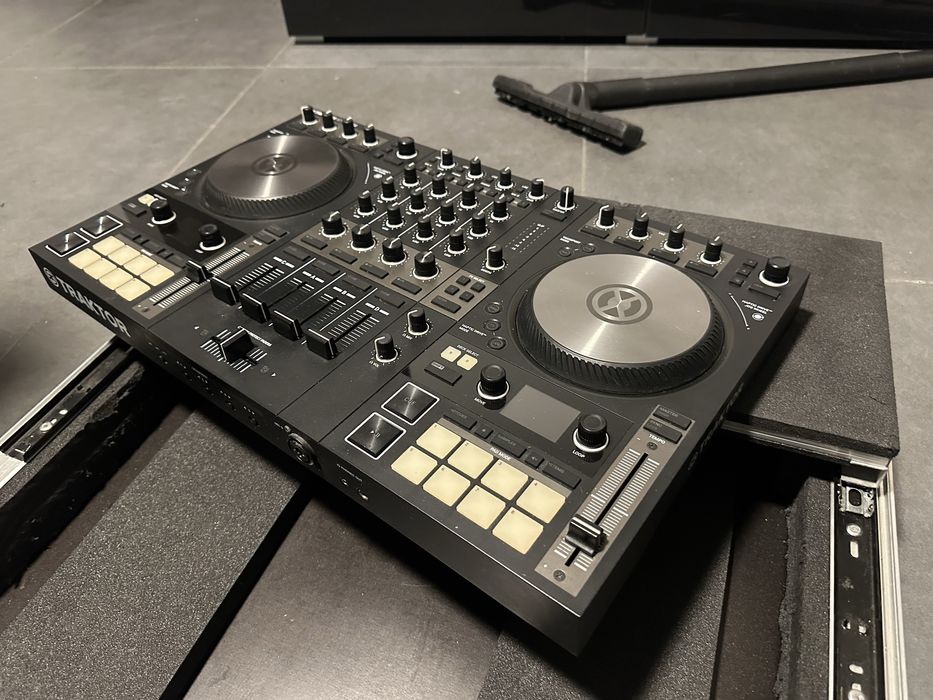 Consola Traktor S4 MK3