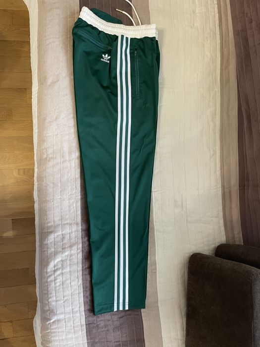 Чисто ново долнище АДИДАС.
