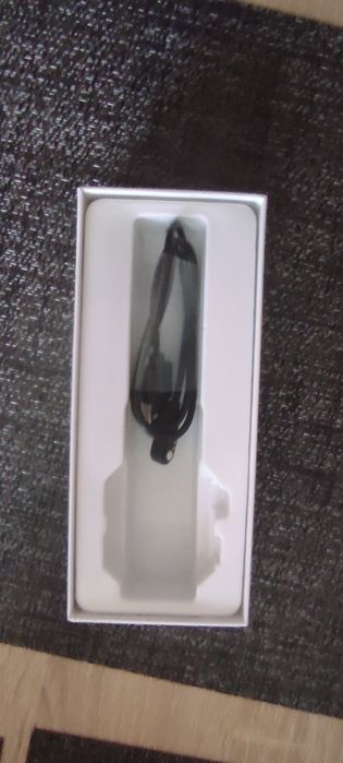 Продавам смарт часовник с функция за отговаряне на повикване