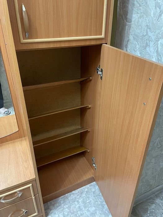 Продам прихожий шкаф