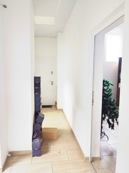 Офис/ Търговско помещение под наем