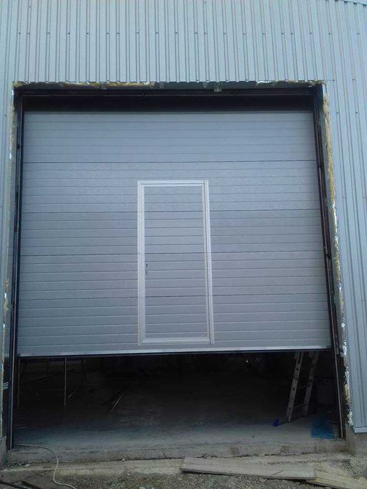 usi de garaj , fabrica