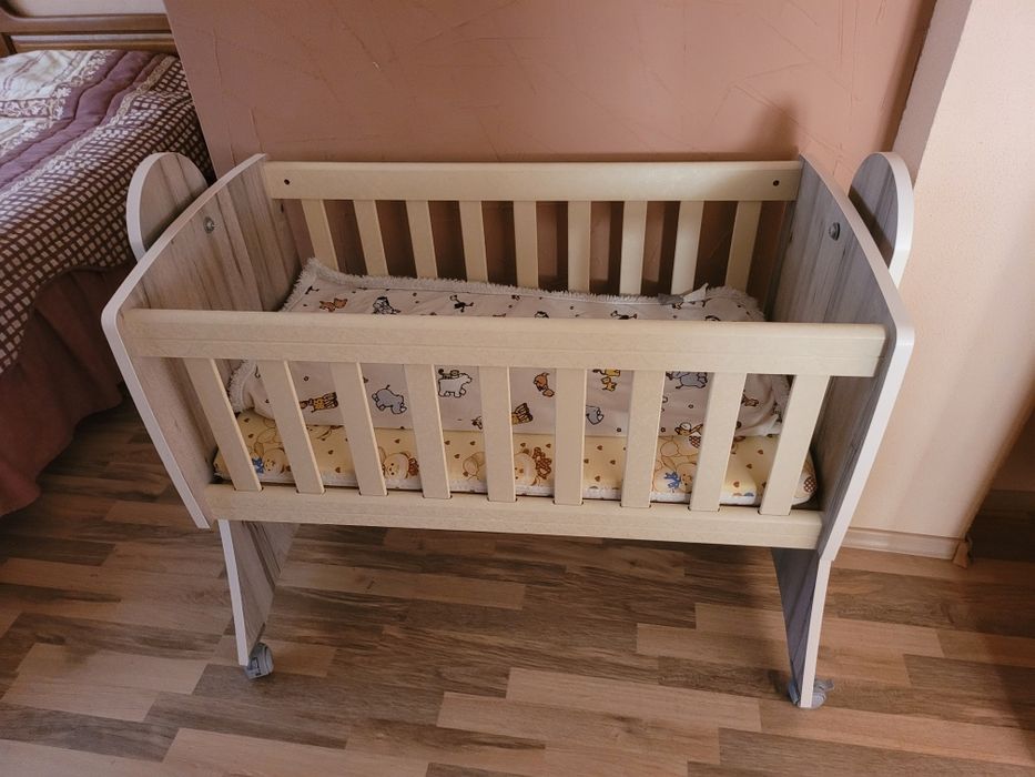 Люлееща кошара + подарък