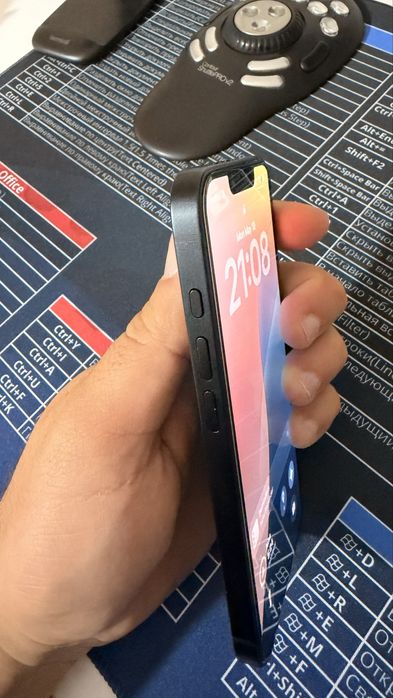 iPhone 16e. 100% батарея. 135 циклов