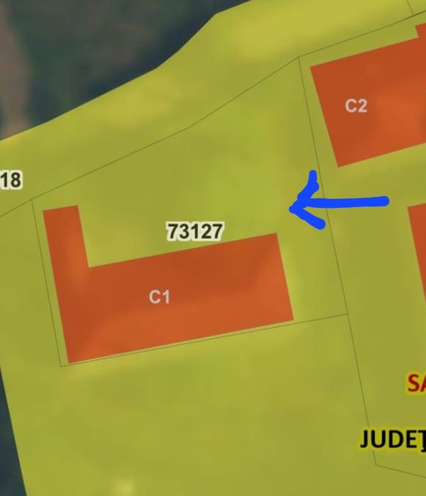 Vând clădire cu teren