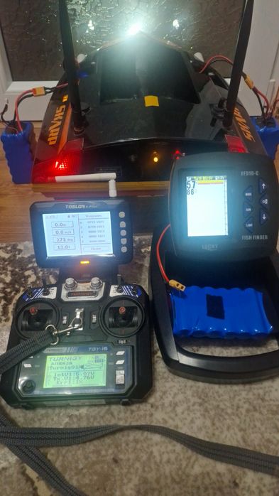 Vând navomodel Anaconda Skarp echipat cu sonar si autopilot.