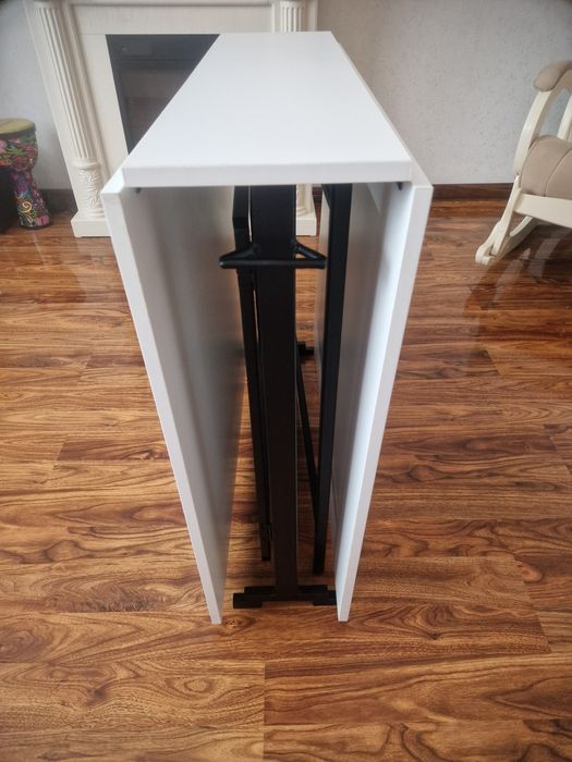 Стол кника лофт с металлическим  подстольем