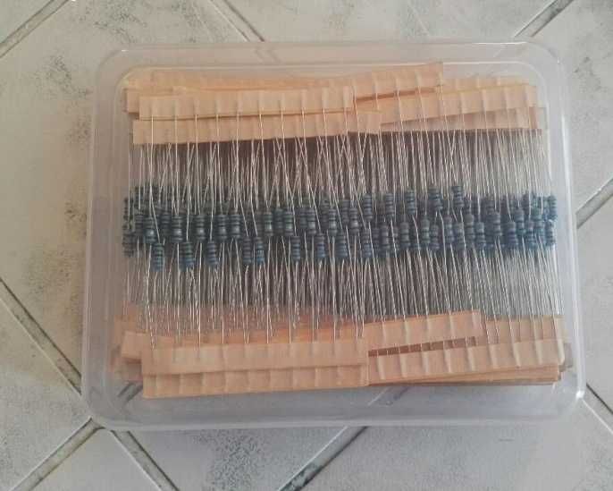 Комплект резистори 300, 500 или 600 броя