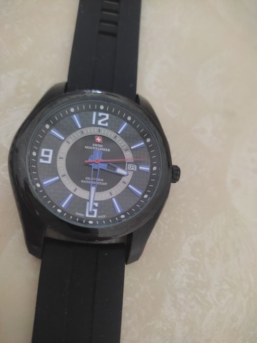 Продам швейцарские часы Swiss Mountineer